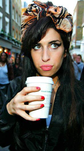 Amy Winehouse red nails